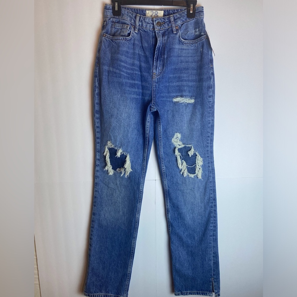 We the free 28 true blue women jeans made in Turkey. Distressed at knee.